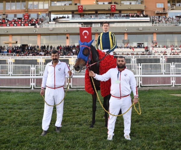 Başkentte Cumhuriyete Yakışan Mücadele! Safkanlardan Muhteşem Sezon Finali